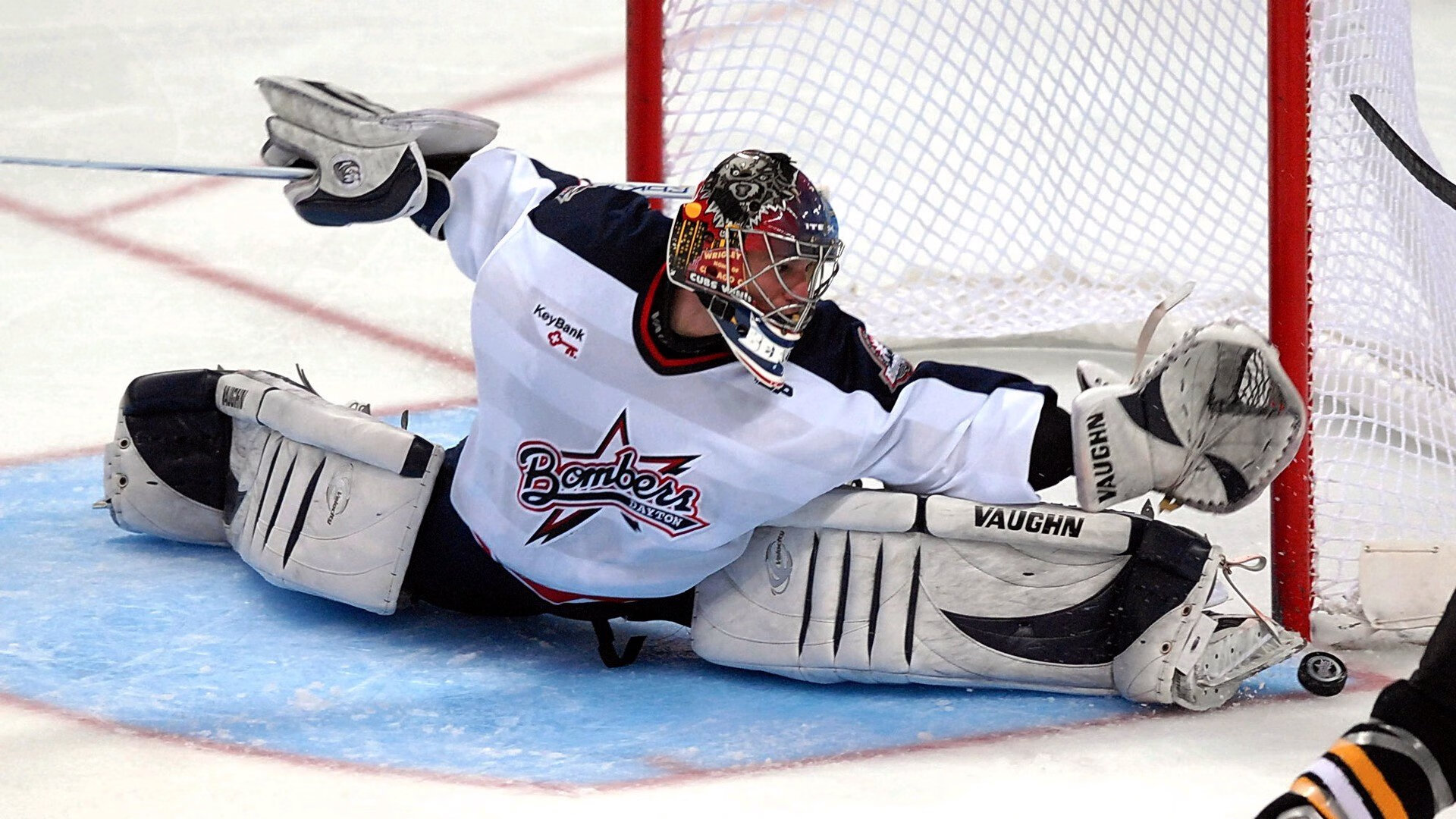 乐鱼体育平台官网-“羽毛球挑战:高新体育中心赛场极速对决成观众焦点”